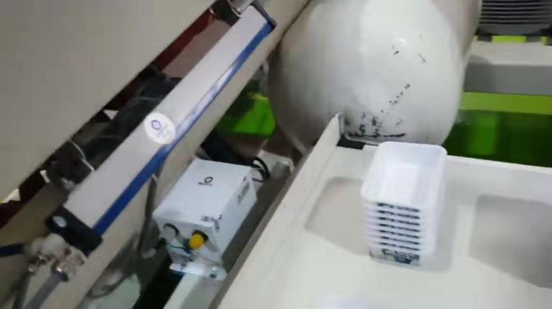 SANESD離子風棒應用在注塑機上面的靜電消除器